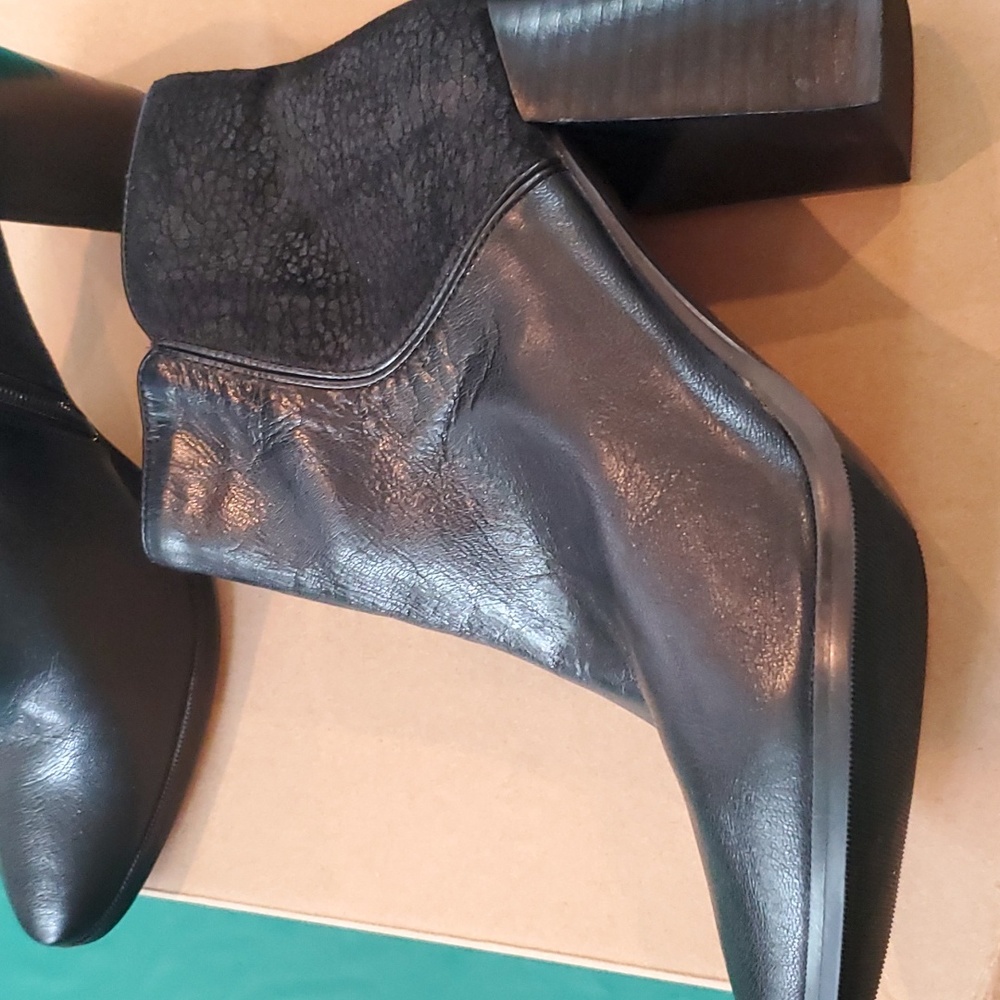 Nine West leather bootie size 8